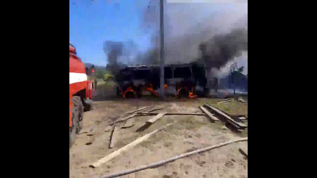 Фото В Бурятии в крупном пожаре сгорели курицы и два автомобиля (ВИДЕО)