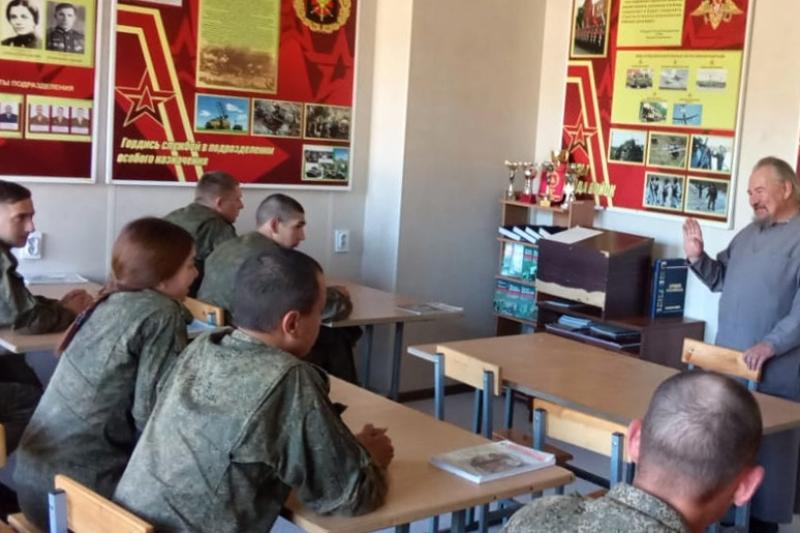 Фото В Бурятии военнослужащие из Кяхты попросили встречи со священником