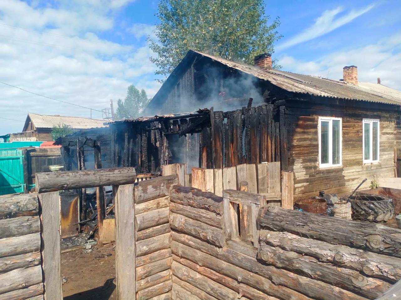 Многодетная бурятия. Жилье на селе. Пожары в Бурятии. Жители Улан Удэ. Пожары в Забайкалье.