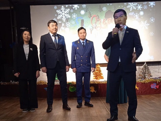 Фото В Улан-Удэ депутат горсовета провел свой первый благотворительный бал 