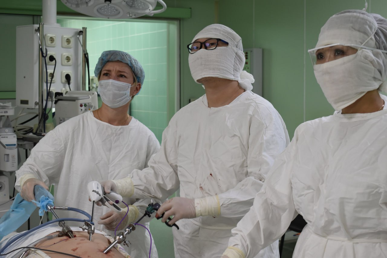 Фото Хирурги из Новокузнецка поделились практическим опытом с врачами БСМП