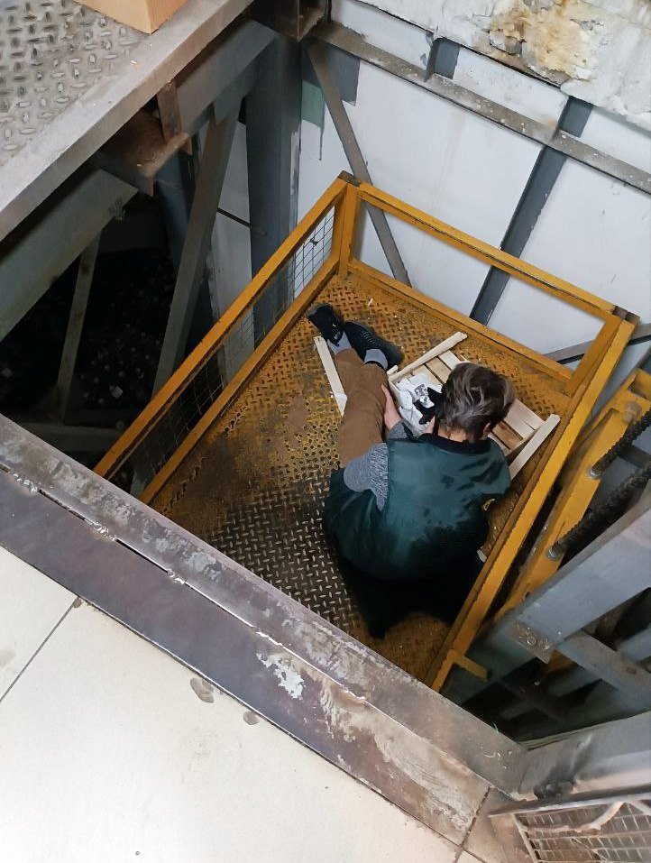 Фото В торговом центре в Улан-Удэ сотрудница упала с высоты