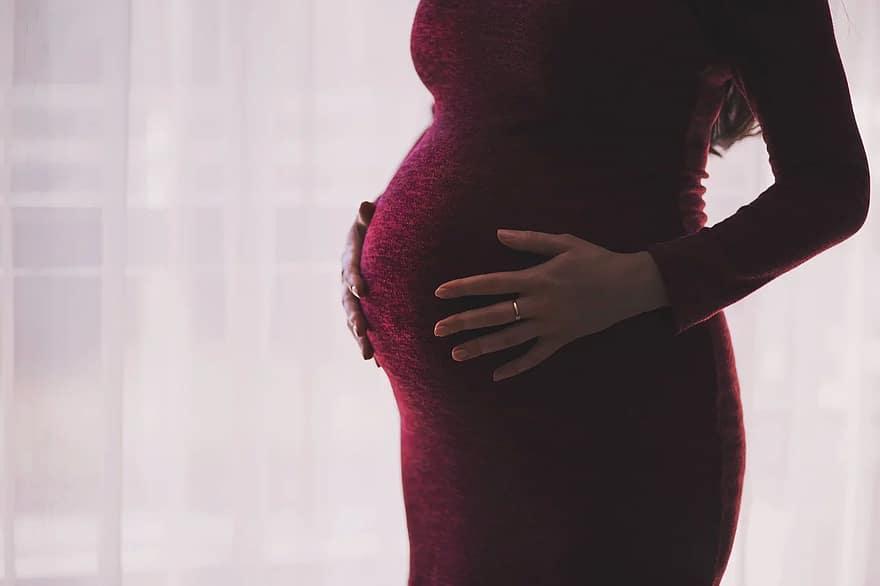Фото В Бурятии суд  восстановил на работе беременную сотрудницу одной из организаций