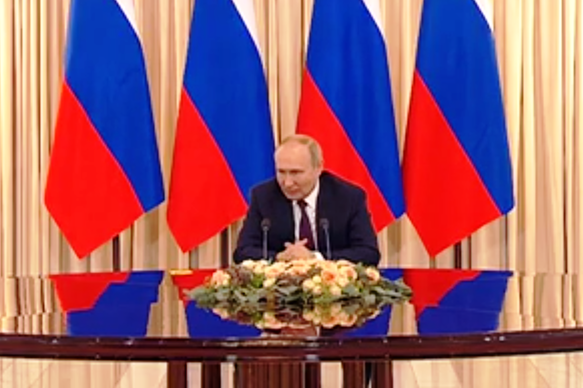 Фото Владимир Путин: Мобилизация завершена. Точка поставлена.