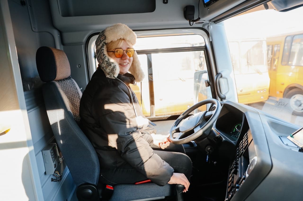 Фото В общественном транспорте Улан-Удэ становится все больше водителей-женщин