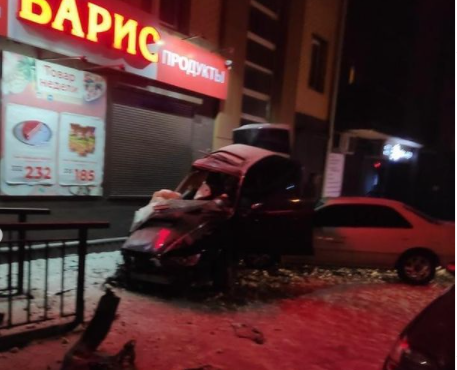 Фото В Улан-Удэ пьяный водитель въехал под чужую машину
