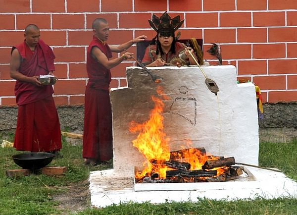 Фото В Улан-Удэ проведут обряд огненного очищения