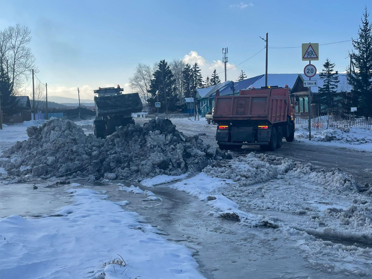 Фото В Иволгинском районе Бурятии предотвратили выход наледных вод на речке Сухондойка