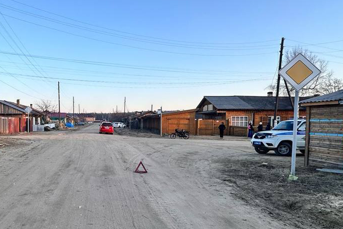 Фото В районе Бурятии подросток со своей подругой на мотоцикле попал в ДТП