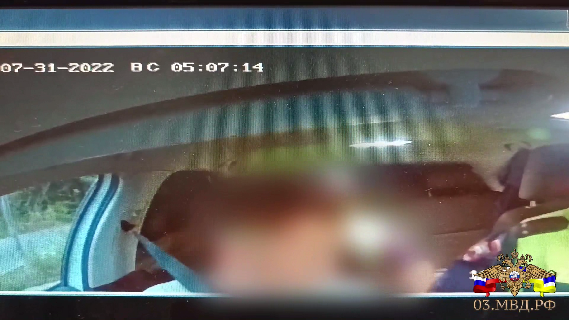 Фото В Улан-Удэ пьяный водитель бился головой в машине ДПС (ВИДЕО)