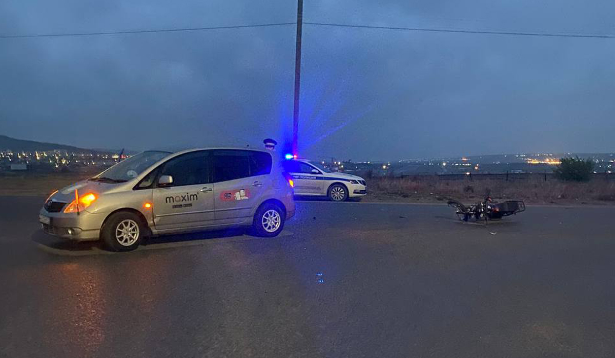 Фото В Улан-Удэ юноша на мопеде получил тяжелую травму бедра