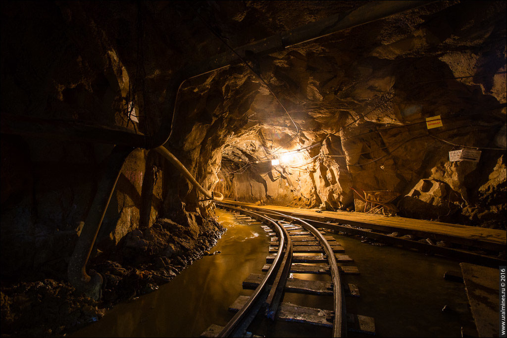Фото В Бурятии погибло 2 работника шахты, упав с 40-метровой высоты