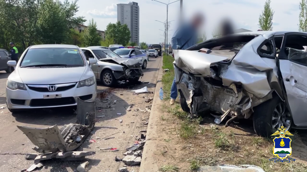 Фото В центре Улан-Удэ произошло массовое ДТП