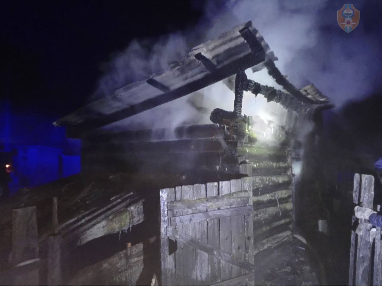 Фото Два десятка кур заживо сгорело на пожаре в селе Бурятии