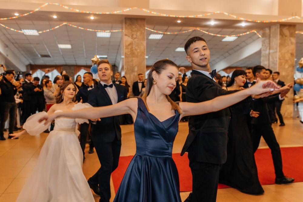 Фото В Улан-Удэнском ВСГУТУ прошла юбилейная церемония вручения премии «Студент года 2022»