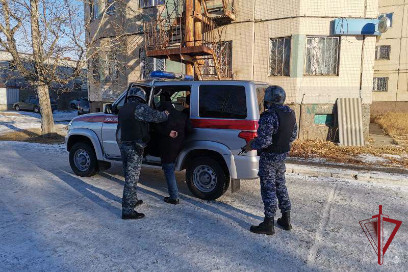 Фото В Бурятии мужчина ограбил пункт выдачи интернет-магазина и офис банка