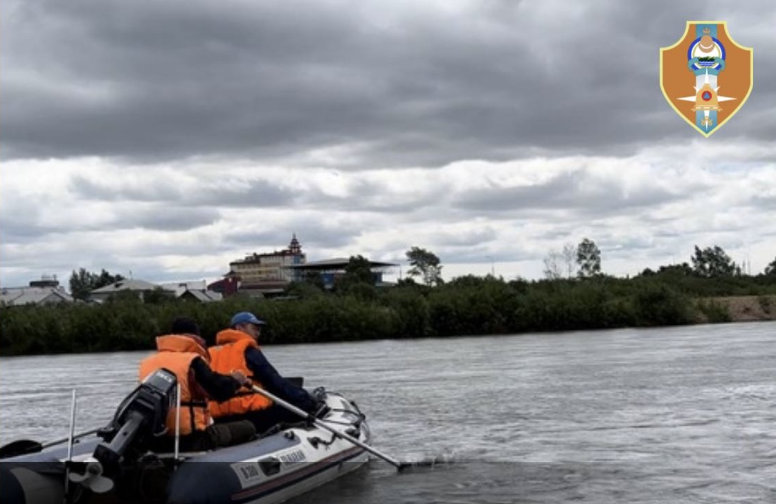 Фото В Бурятии спасатели ищут утонувшего в Селенге мужчину