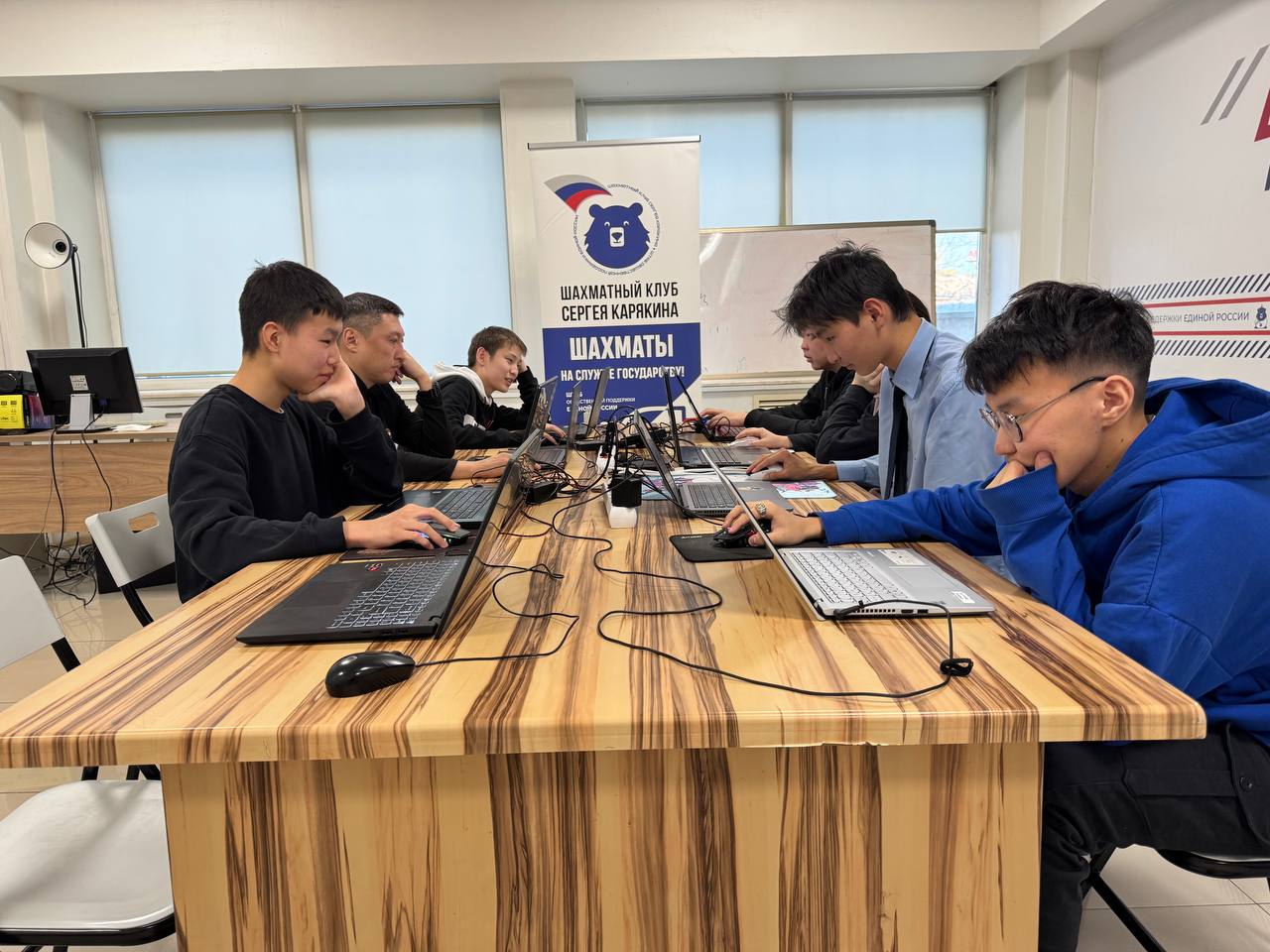 Фото Команда Бурятии с большим отрывом победила во всероссийском шахматном онлайн-турнире Сергея Карякина