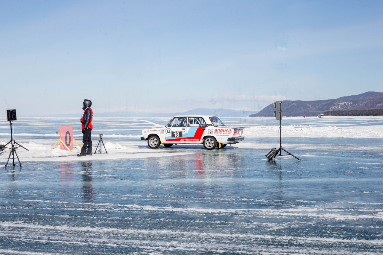 Фото В Бурятии суд признал автомобильные гонки на льду Байкала незаконными