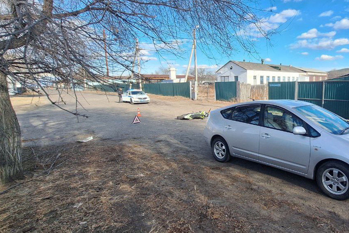 Фото В Бурятии школьник на мотоцикле влетел в «легковушку»