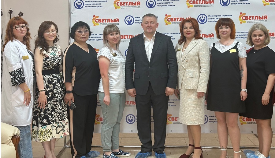Фото Депутат Госдумы и зампред правительства Бурятии посетили учреждения Минсоцзащиты 