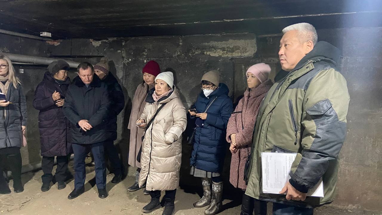 Фото Депутаты горсовета Улан-Удэ выехали на дома, где жалуются на холод