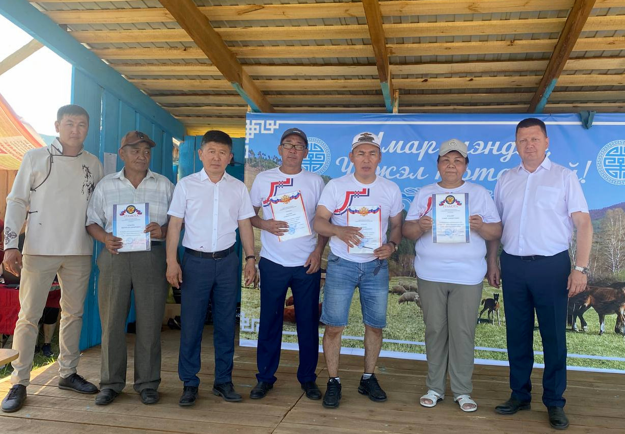 Фото Глава Баргузинского района Бурятии поздравил с 95-летием села Уржил