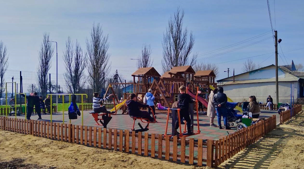 Фото Бурятия установит освещение на детских площадках в Старобешевском округе ДНР