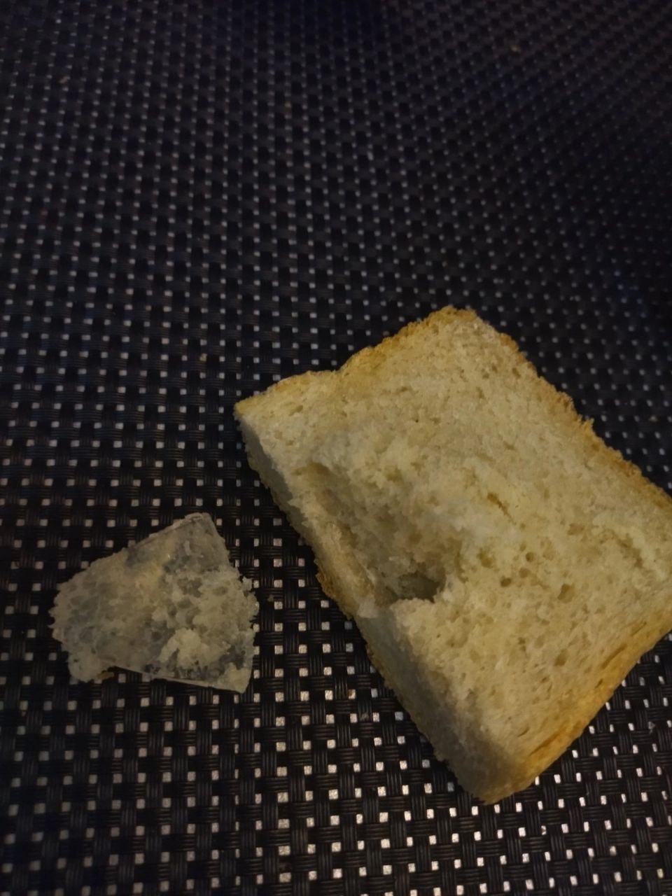 Фото Жителю Закаменского района Бурятии попался кусок стекла в хлебе
