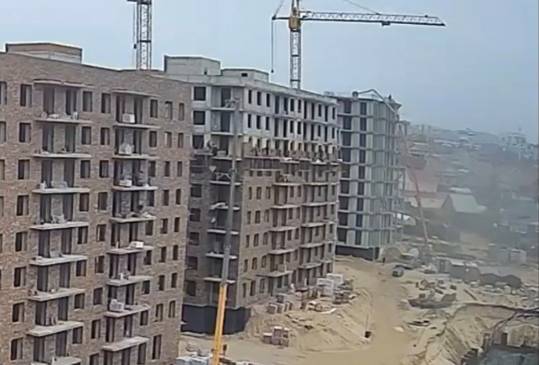 Фото Рабочий скончался после падения с 6 этажа на стройке в Улан-Удэ 