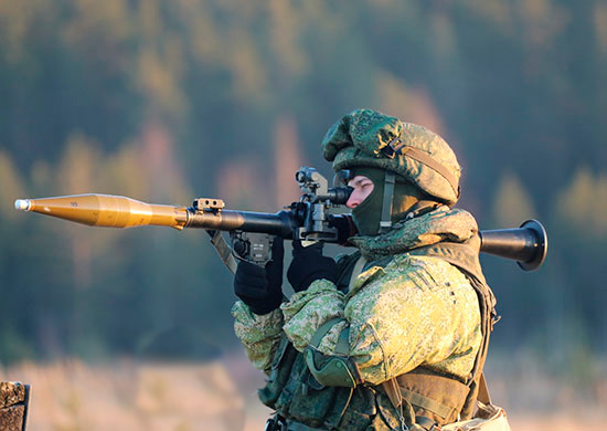 Фото Военнослужащие из Бурятии тренируются с ручными гранатометами