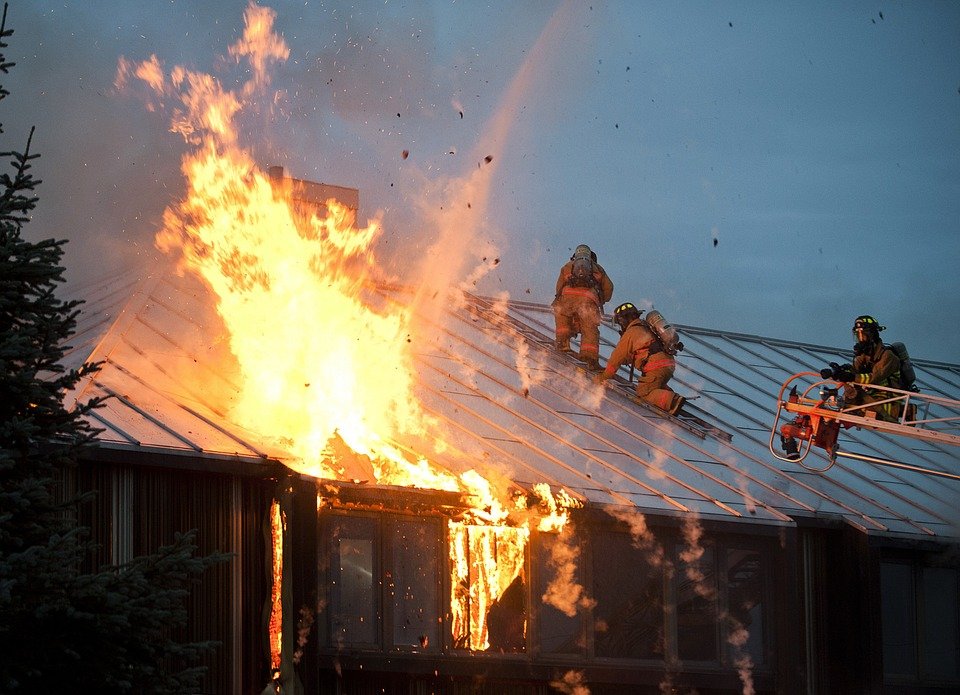 Фото Житель Бурятии спас из пожара спящих людей