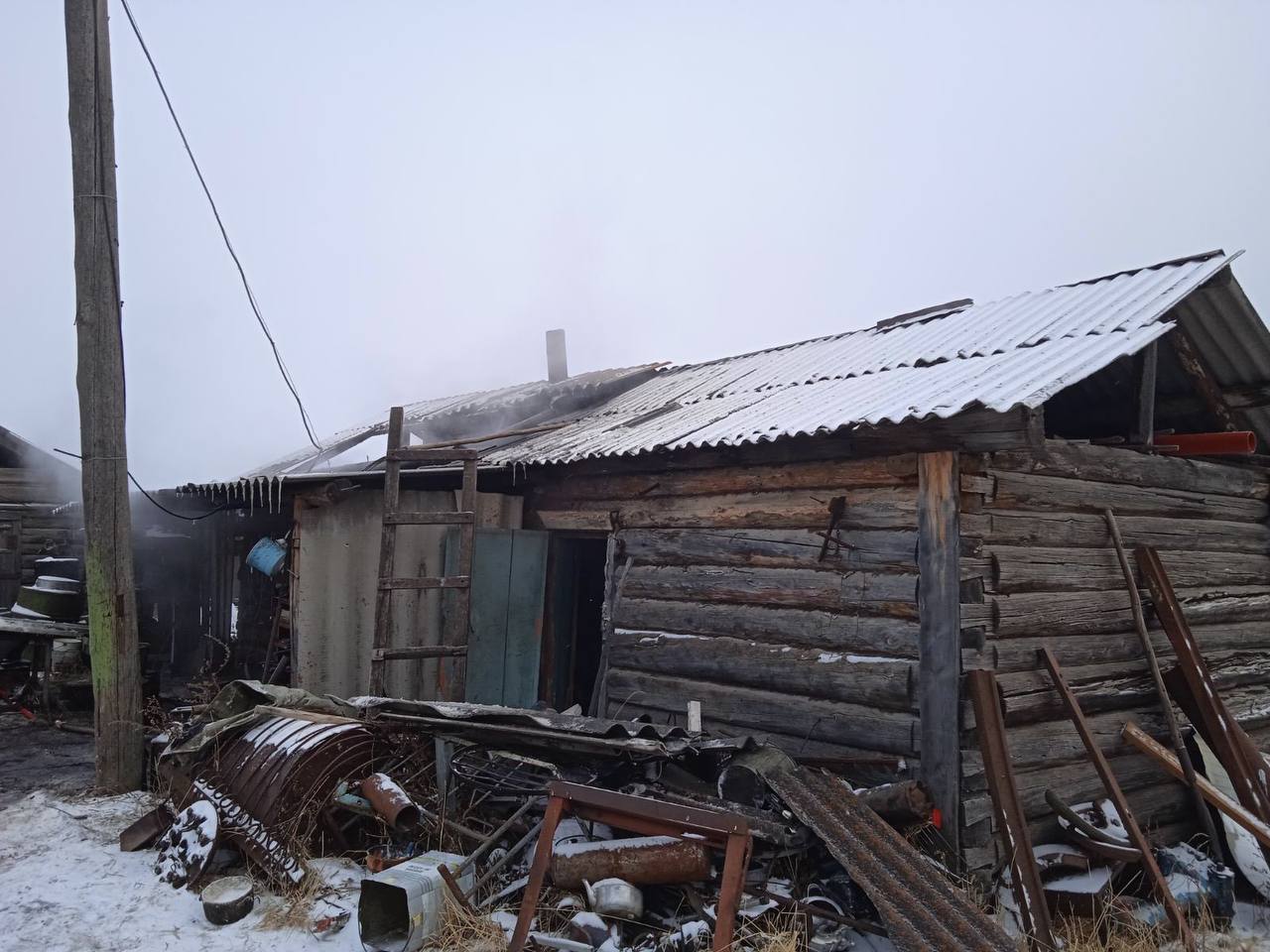 Фото В районе Бурятии из-за печей сгорели надворные постройки сельчан