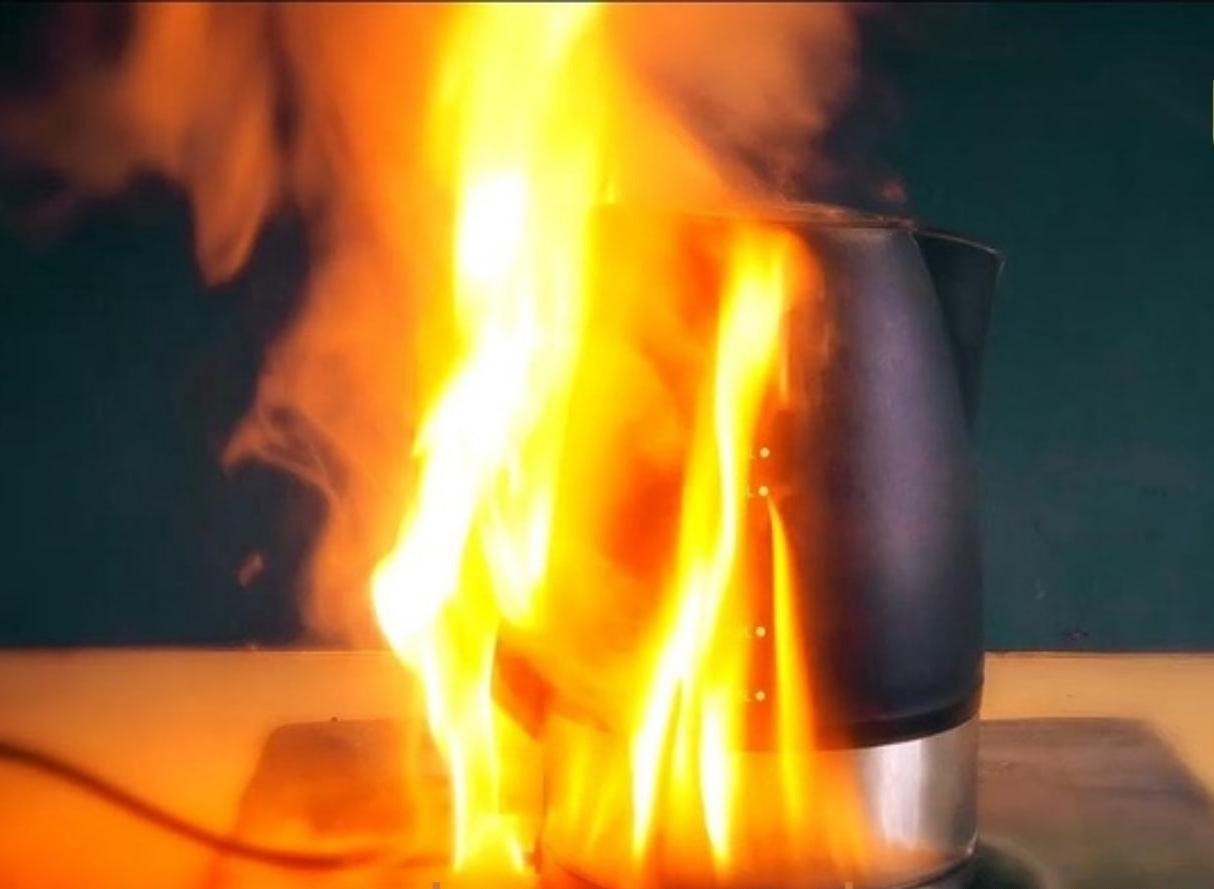 Фото Причиной возгорания частного дома в Бурятии стал электрочайник