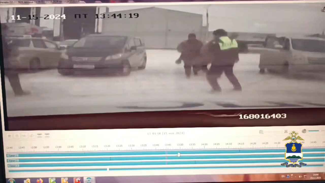 Фото В Улан-Удэ экипаж ДПС спас мальчика, у которого начались судороги