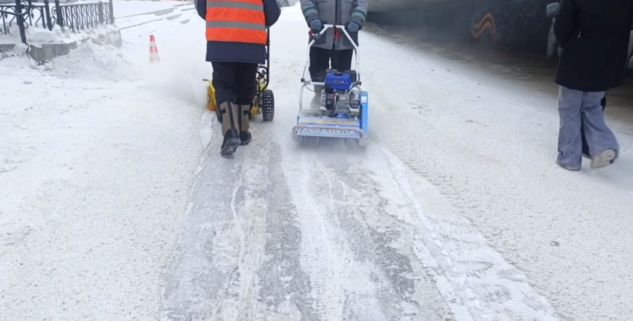 Фото Наледи в Улан-Удэ уберут с помощью агрегата, превращающего лед в пыль