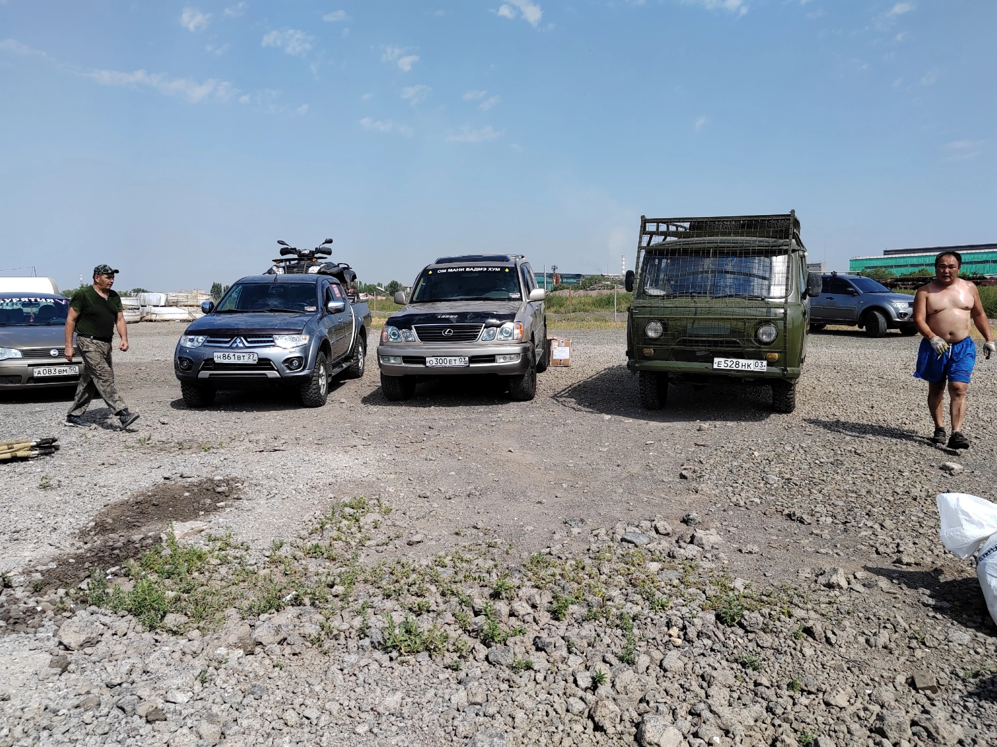 Фото В зону СВО из Улан-Удэ прибыл автомобиль Lexus