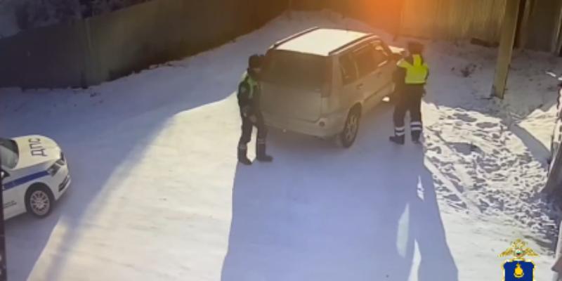 Фото Не повезло: в Улан-Удэ пьяный угонщик авто смог проехать всего 300 метров