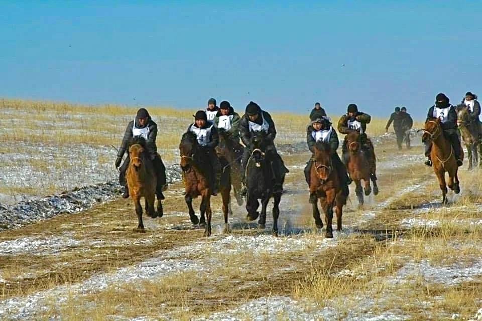 Фото В Селенгинском районе Бурятии состоялись традиционные конные скачки