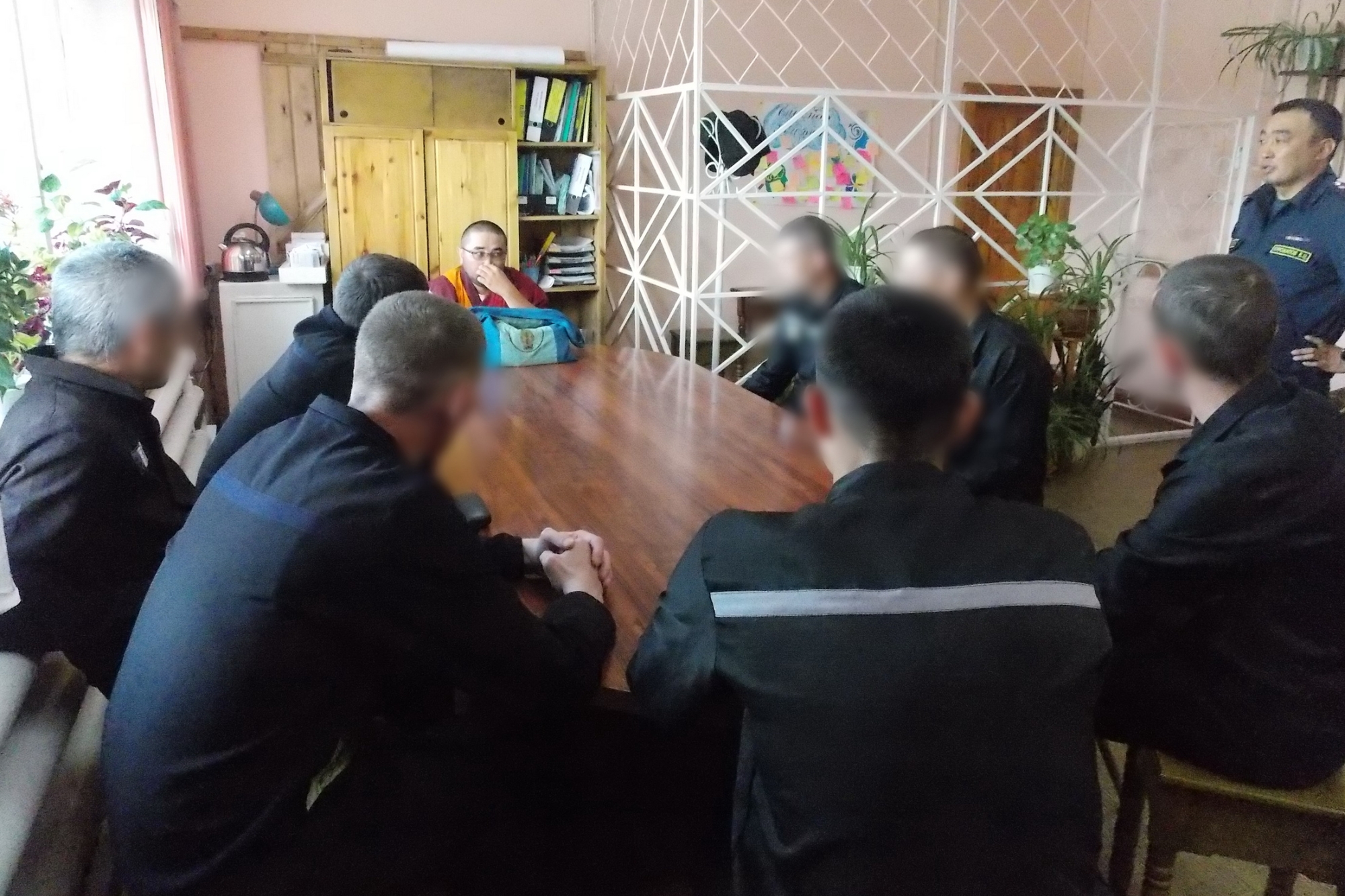 Фото Священнослужитель из Загустайского дацана Бурятии провел лекцию для осужденных