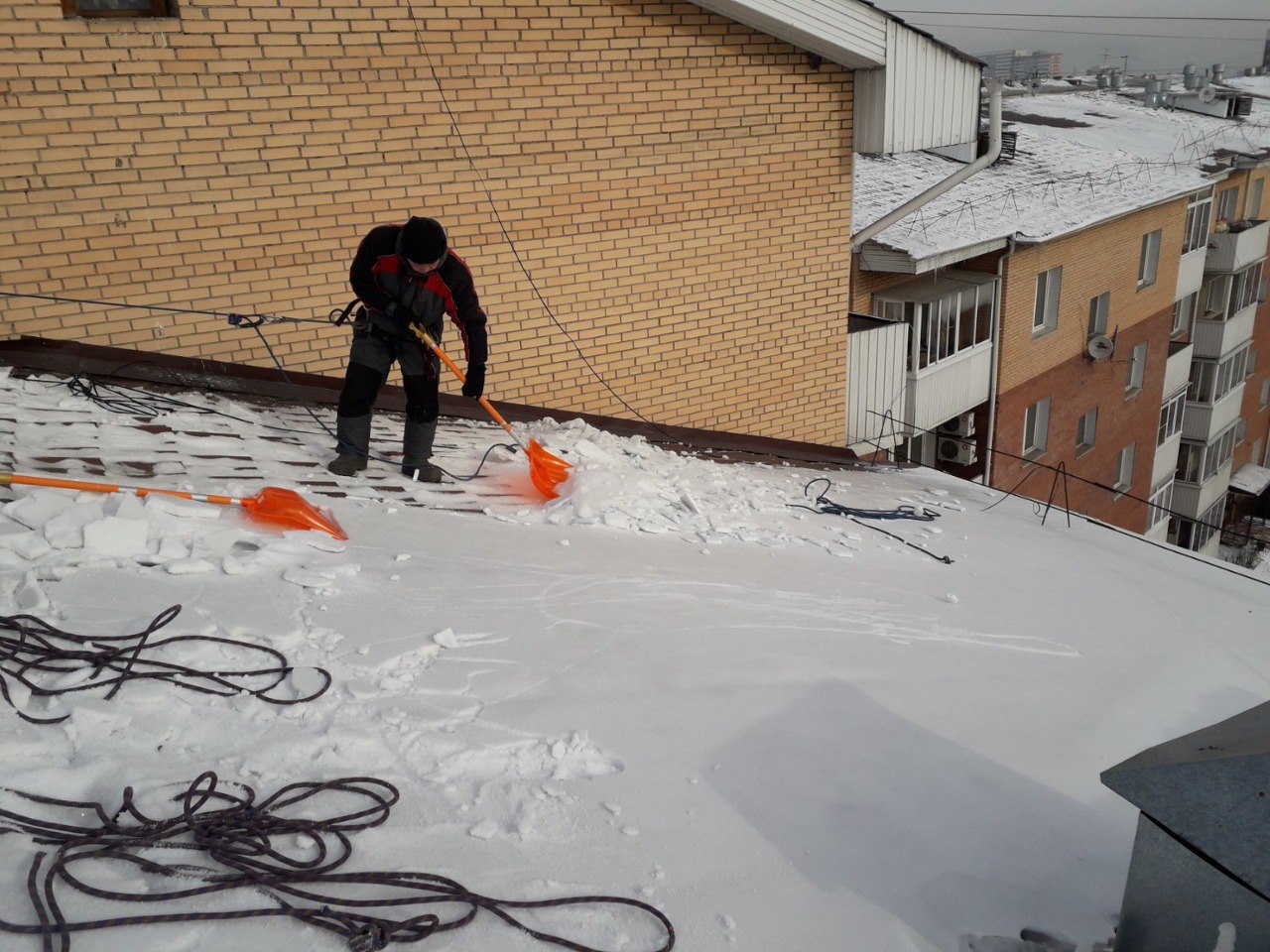 Фото В Улан-Удэ усиленно возьмутся за очистку крыш от снега