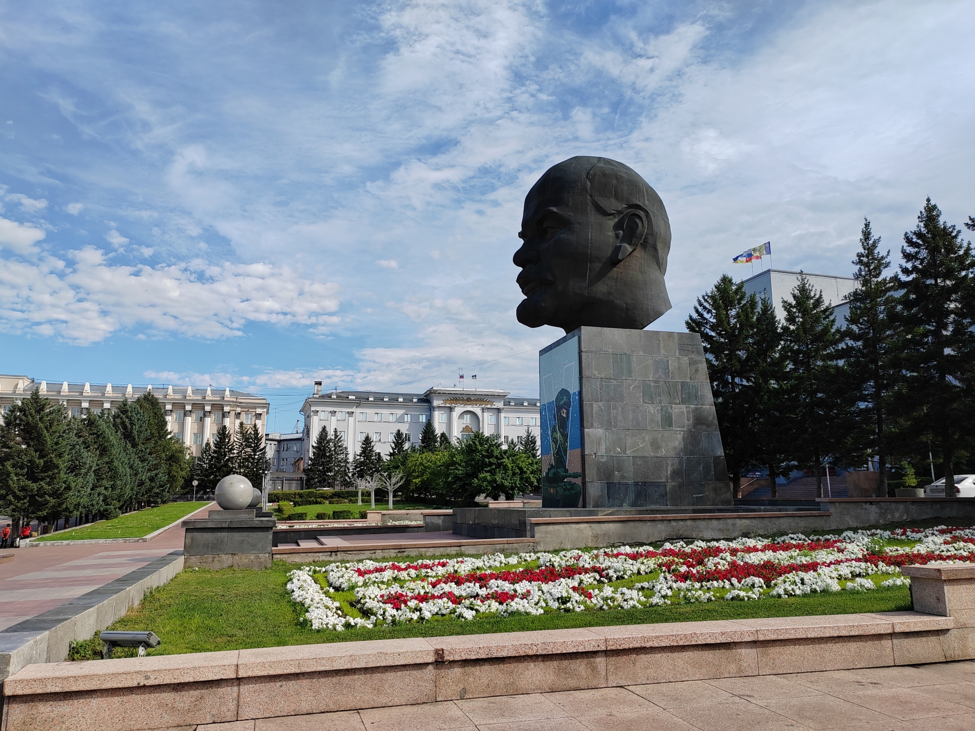 Фото Глава Бурятии поздравил штукатуров, каменщиков и кровельщиков