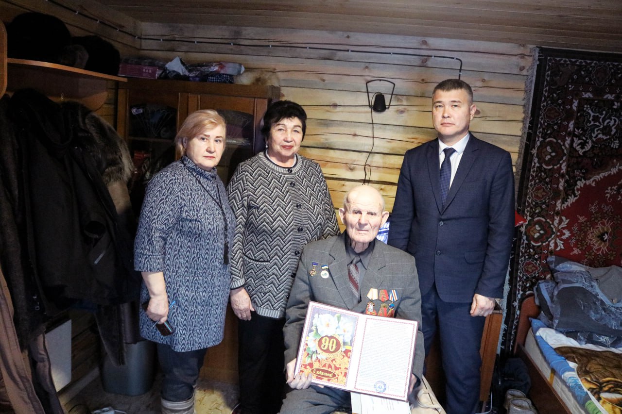 Фото Почётного гражданина района Бурятии поздравили с 90-летним юбилеем