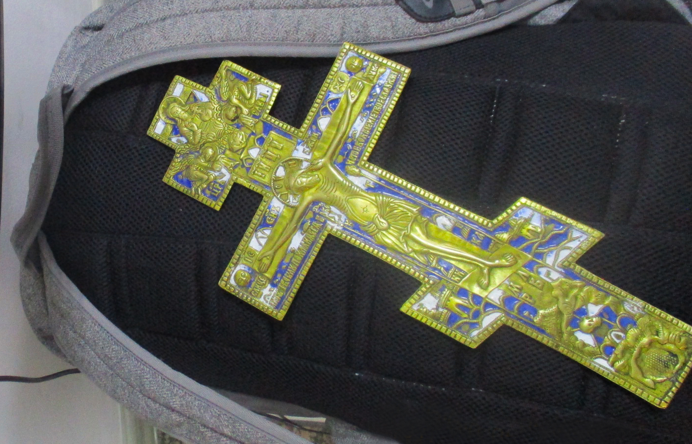 Фото В Бурятии пресекли контрабанду православного креста за рубеж