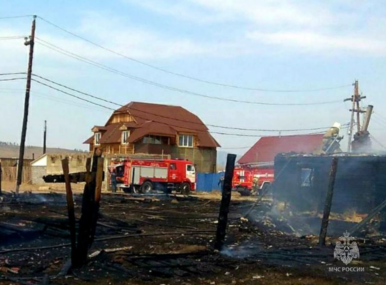 Фото В столице Бурятии на пожаре пострадал мужчина