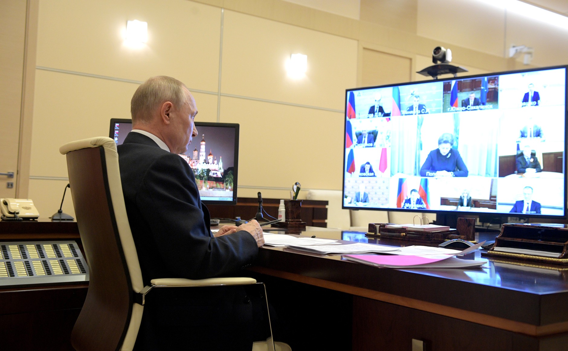 Фото Путин объявил о завершении режима нерабочих дней с 12 мая