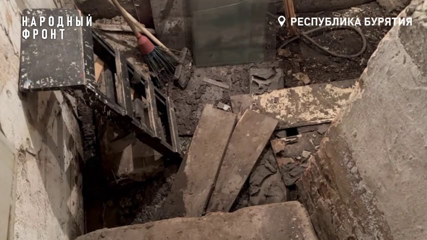 Фото Червей больше нет: в улан-удэнском доме осушили затопленный канализацией подвал