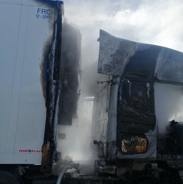 Фото За сутки на трассах Бурятии сгорело 2 грузовых авто (ФОТО)