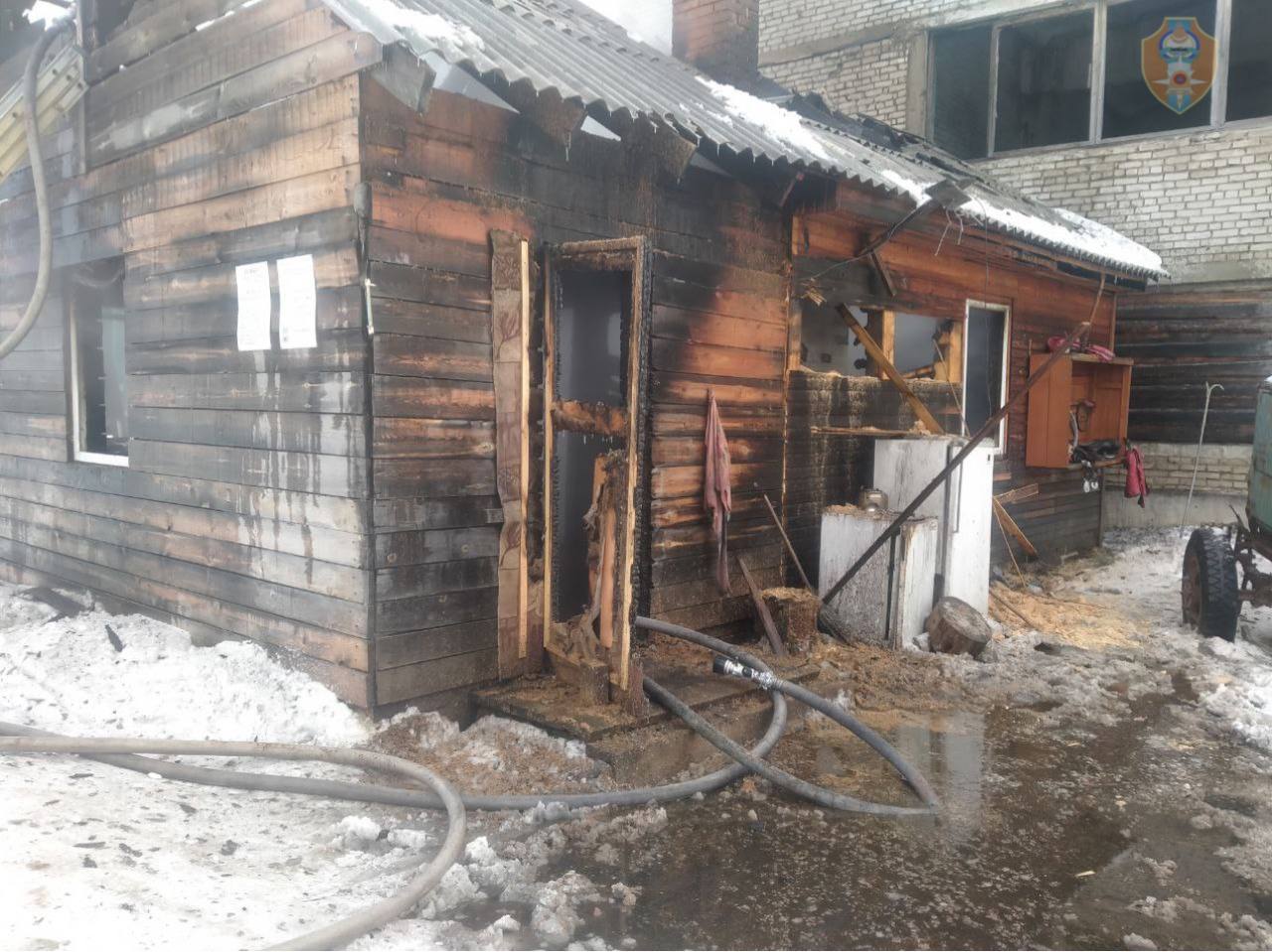 Фото На пожаре в Бурятии нашли женщину мертвой, а мужчину успели спасти