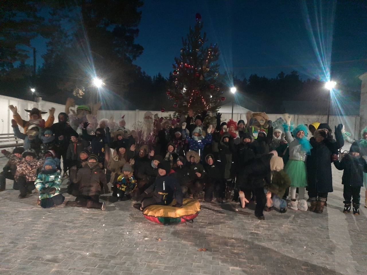 Фото В Октябрьском районе Улан-Удэ прошла первая «Новогодняя ёлка»